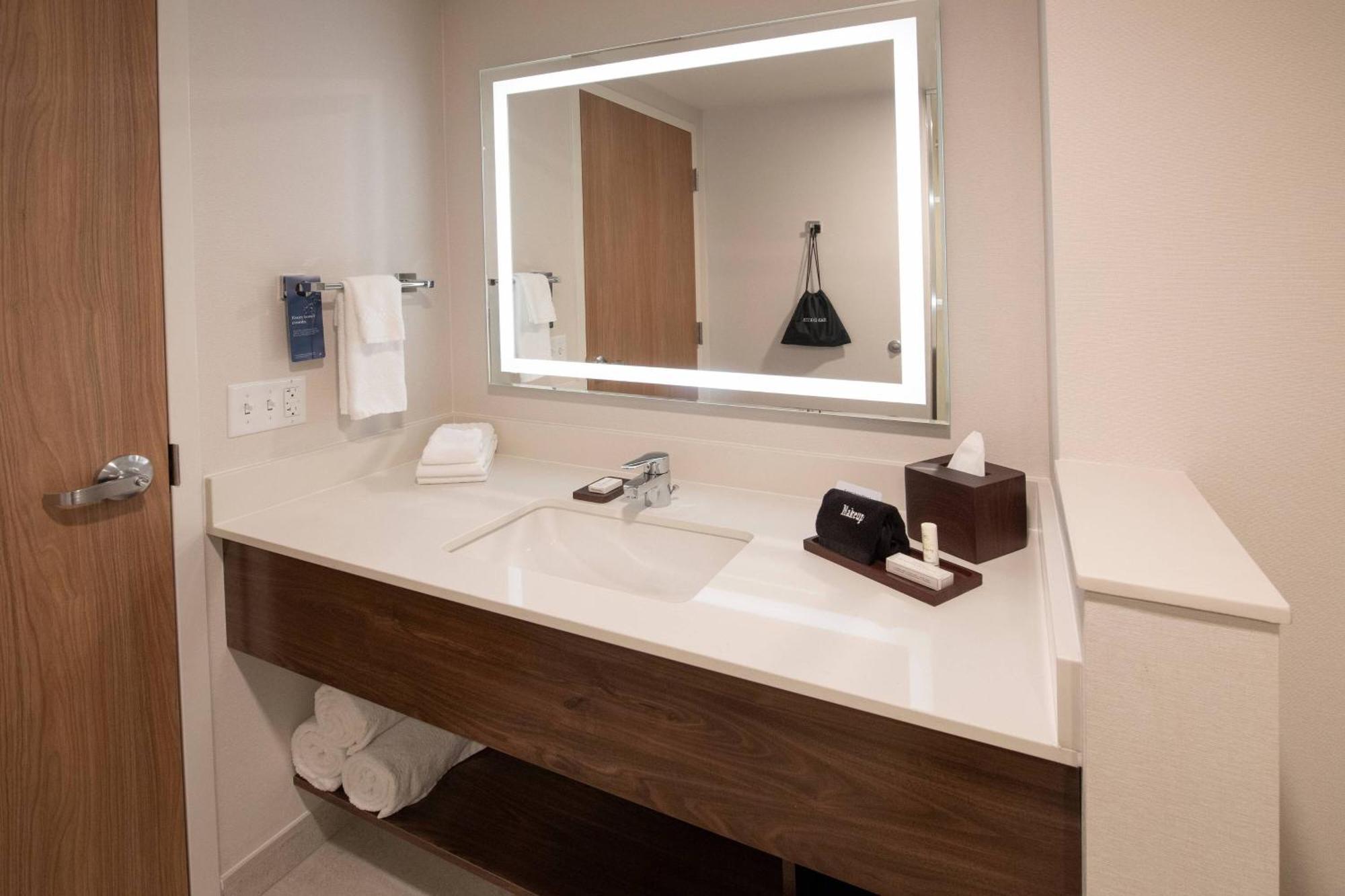 Fairfield By Marriott Edmonton International Airport 3*