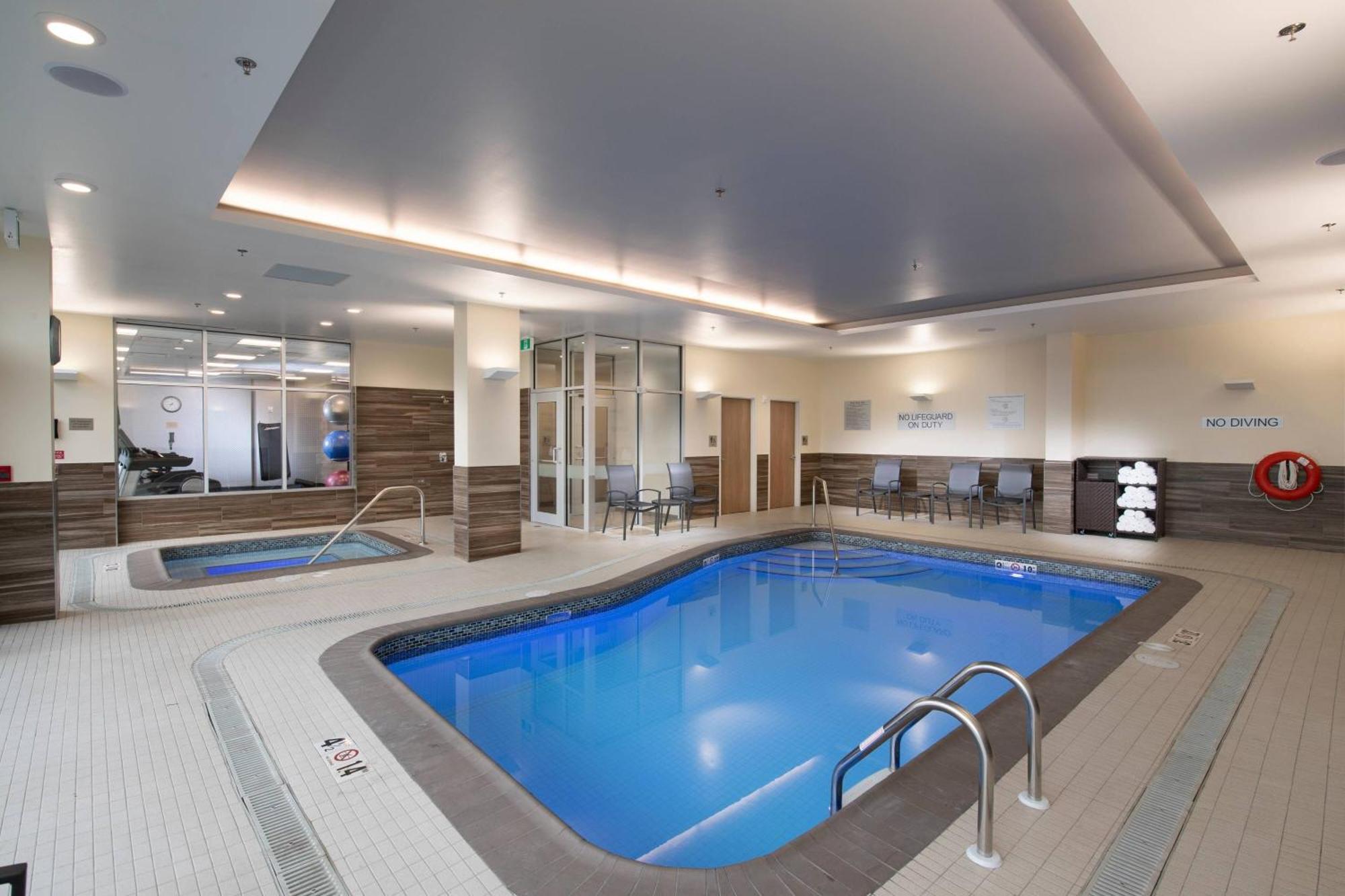 Hotel Fairfield By Marriott Edmonton International Airport 3*